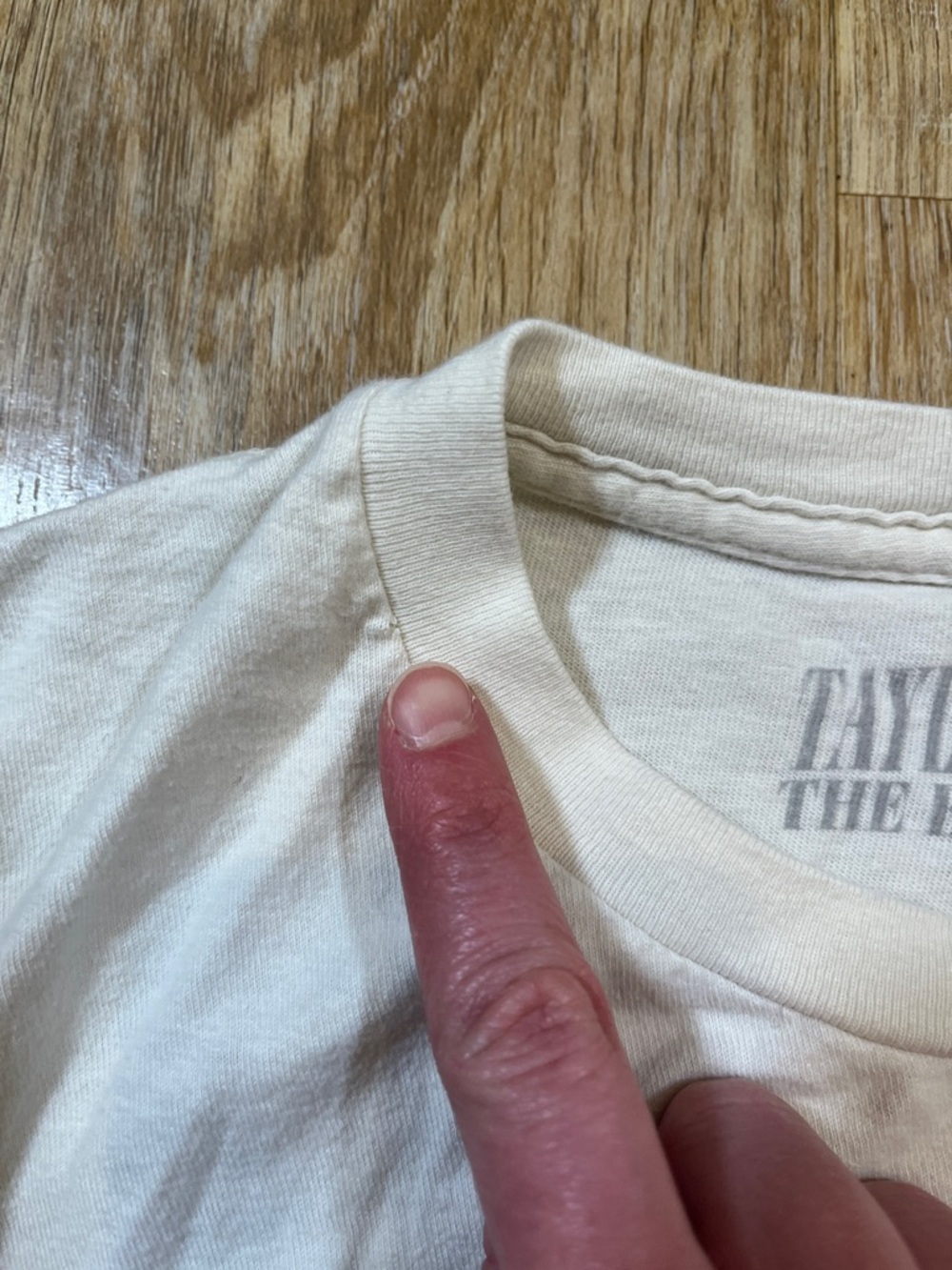 Taylor Swift The Eras Tour Graphic Concert Tee T-Shirt Medium M Folklore Cream - Picture 9 of 12